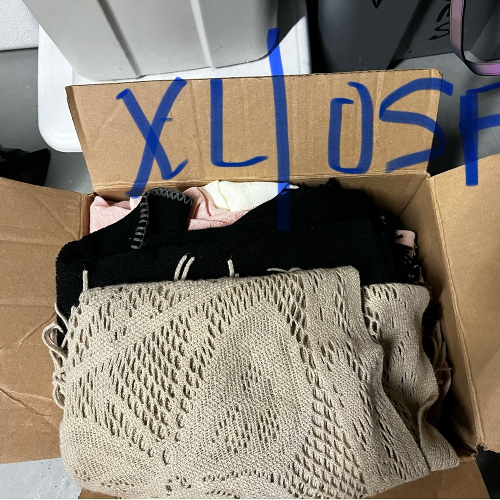 XL/OS box of clothing